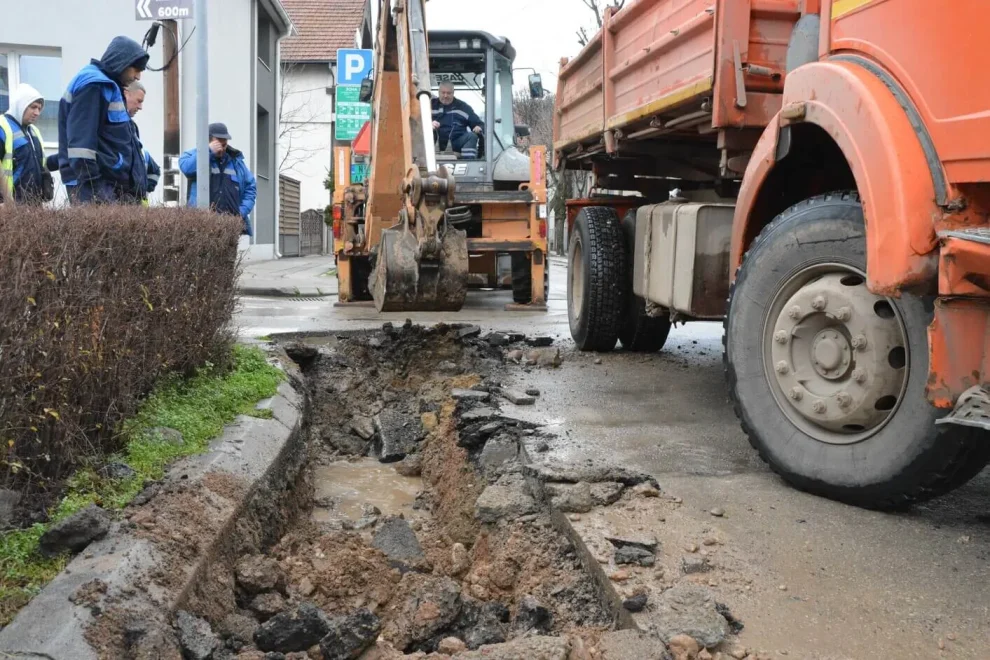 РАДОВИ, КВАРОВИ НА ВОДОВОДНОЈ МРЕЖИ И ПРЕКИДИ У ВОДОСНАБДЕВАЊУ