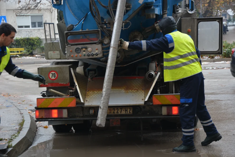 РАДОВИ, КВАРОВИ НА ВОДОВОДНОЈ МРЕЖИ И ПРЕКИДИ У ВОДОСНАБДЕВАЊУ